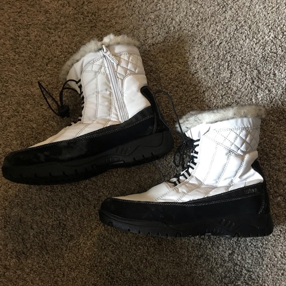 Snow boots